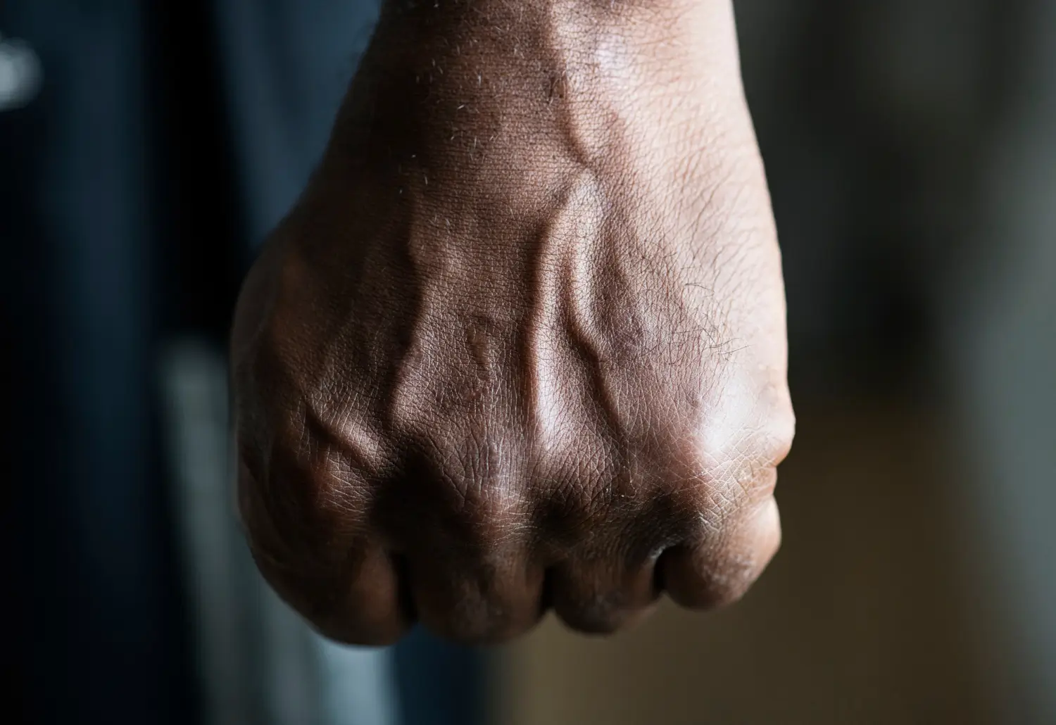 61 socos expõem padrão estrutural: machismo e misoginia moldam homens para a violência, não é surto, é construção social.